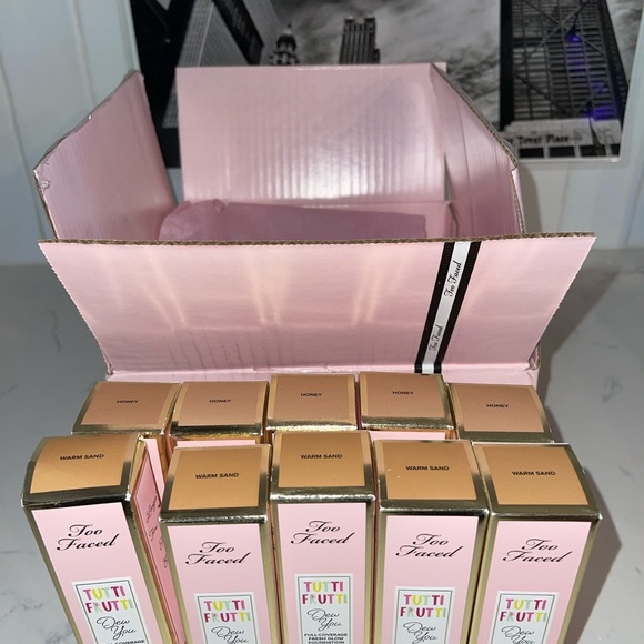 BNIB Too Faced Dew You Foundation Box of 5 shade Honey & 5 shade Warm Sand. - Picture 3 of 5